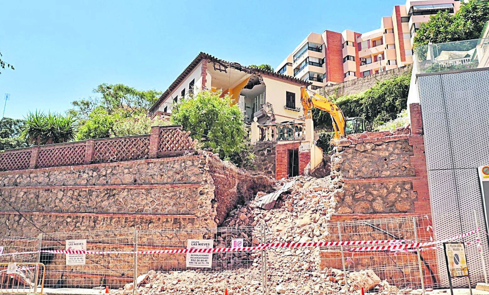 Fotografía de la demolición de la villa La Atalaya cedida por 'Málaga Hoy'.