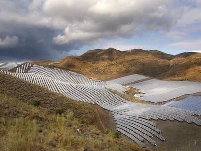 Vista de una planta solar fotovoltaica en Almer&iacute;a.