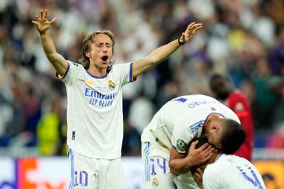 Los jugadores del Real Madrid celebran la victoria frente al Liverpool en la final de la Champions.