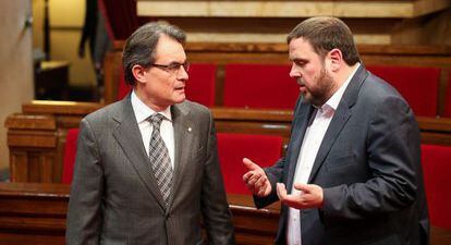 Artur Mas (i) y Oriuol Junqueras (d) en el Parlament.