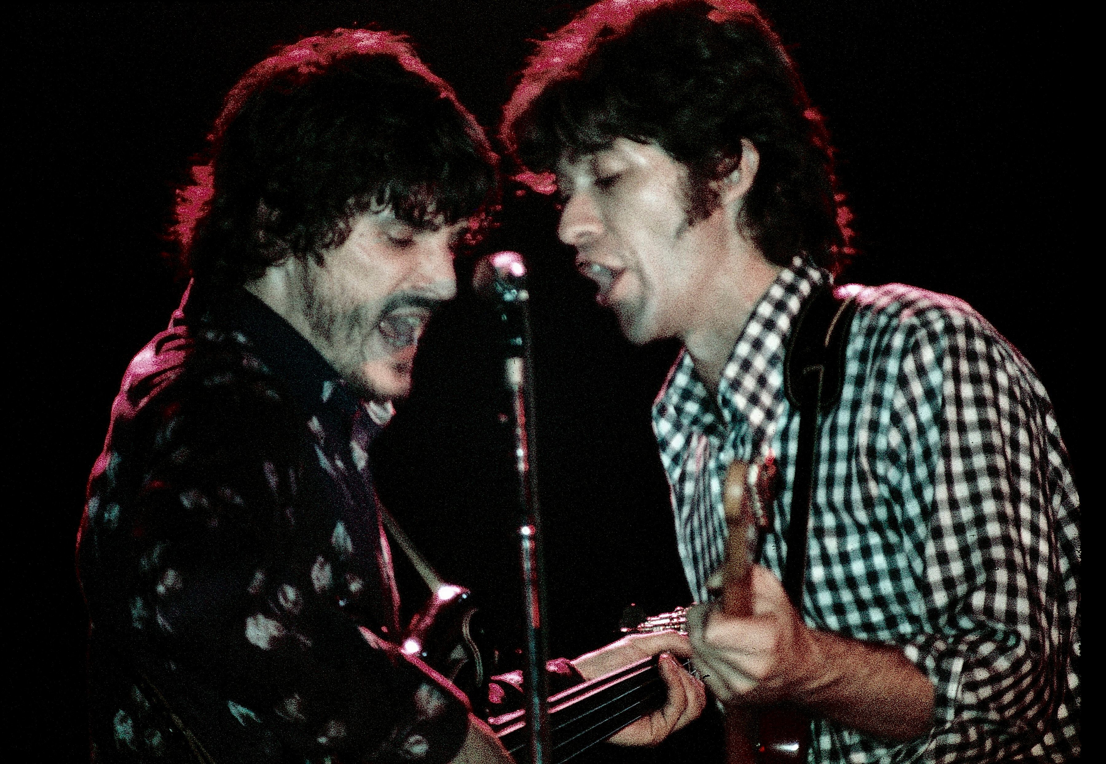 Rick Danko y Robbie Robertson durante una actuación de 1974, en Pembroke Pines (Florida).