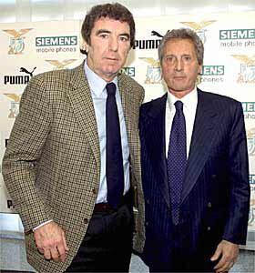 Dino Zoff y Sergio Cragnotti, tras una conferencia de prensa.
