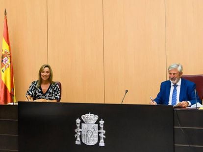 En la foto, a la izquierda, Sofía Puente, directora general de Seguridad Jurídica y Fe Pública; a la derecha, Fernando de Aragón, director general del Catastro.
 
 