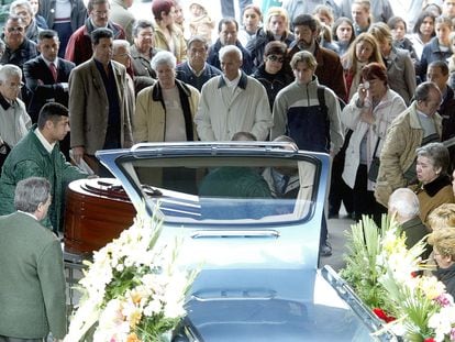 El entierro de Encarnación Rubio, el 1 de abril de 2004, en Granada.