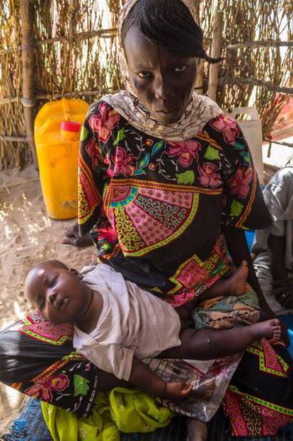 Allia Maloum, de 24 años y residente en el campo de refugiados de Magui (Chad), perdió a tres hijos por desnutrición.