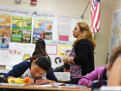 Clase en español en un colegio de Los Ángeles (California).