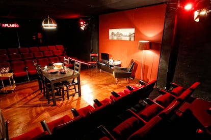 La pequeña sala de Sants.