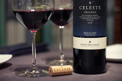 Con mucha fruta, cuerpo y color, Celeste Crianza es un vino opulento idóneo para cualquier ocasión.