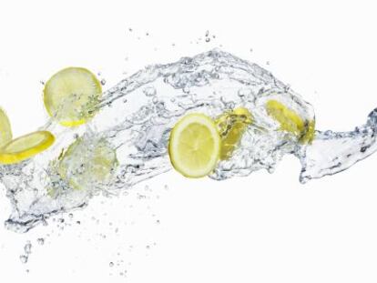 ¿Cuáles son los beneficios de consumir cada mañana agua templada con limón?