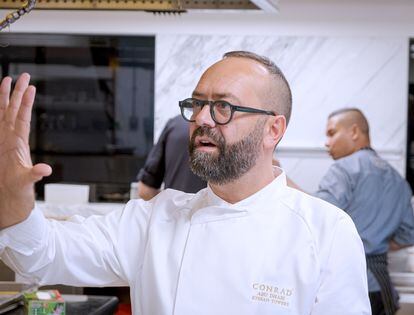El chef José Pizarro en su nuevo restaurante José by Pizarro, en Abu Dabi.