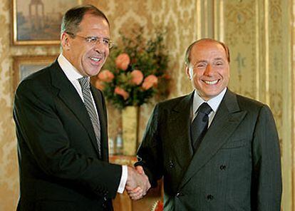 Silvio Berlusconi y el ministro ruso de Exteriores, Sergei Lavrov, en el palacio Chigi, en Roma.