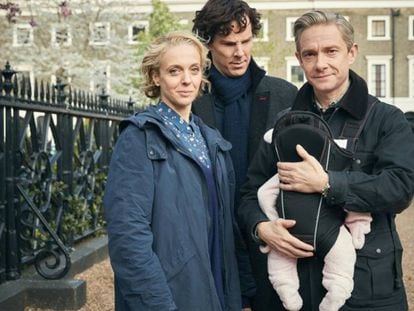 Los actores Amanda Abbington, Benedict Cumberbatch y Martin Freeman, protagonistas de la cuarta temporada de 'Sherlock'.