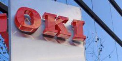 Logotipo de Oki en un edificio.