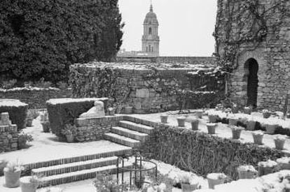 La Alcazaba de Málaga durante la histórica nevada de 1954, que también afectó a otras ciudades andaluzas como Huelva.