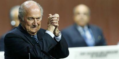 El expresidente de la FIFA, Sepp Blatter, tras su reelecci&oacute;n el 29 de mayo. 