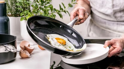 We select the best ranges of GreenPan ecological frying pans, some at a discount on sale at Lecuine.