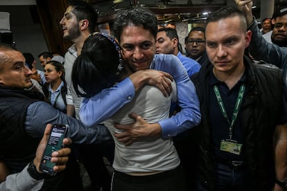 El alcalde de Medellín, Daniel Quintero, celebra la victoria de Gustavo Petro en las elecciones presidenciales del 19 de junio en Medellín.
