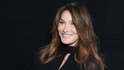 Carla Bruni, en un 'photocall' de la semana de la moda de París, el 26 de septiembre de 2023.