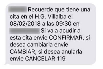 SMS enviado desde Quironsalud en el que se requiere contestar por sms. En la imagen se ha ocultado el nombre del destinatario y el servicio médico.