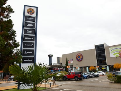 El centro comercial Equinoccio, en la zona básica de salud de Valle de la Oliva, en Majadahonda, el pasado 3 de noviembre.