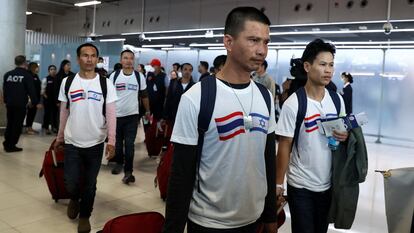 The first batch of Thai nationals who were released by the Palestinian group Hamas arrives home after being held for nearly two months in Gaza, at Bangkok's Suvarnabhumi airport in Thailand November 30, 2023. REUTERS/Chalinee Thirasupa