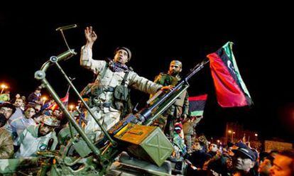 Rebeldes en una demostración de fuerza en Bengasi