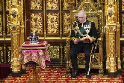 El año parlamentario del Reino Unido se inauguró en 2022 con un discurso del entonces príncipe Carlos. No faltó, eso sí, la Corona de la reina Isabel, aunque el actual monarca no se la puso.