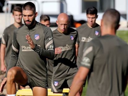 Varios jugadores del Atlético, durante un entrenamiento esta semana.