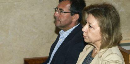 Maria Antònia Munar y Miquel Nadal, ayer, en la Audiencia de Palma.