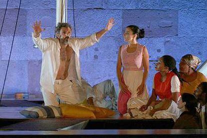 Escena de la obra de teatro &#39;Una Odisea antillana&#39;, del Nobel Derek Walcott, en el teatro romano de Mérida, en julio del año pasado.