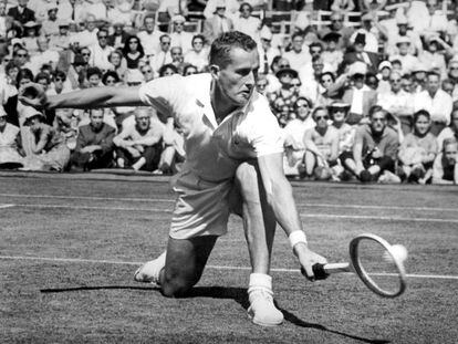 El tenista australiano Neale Fraser durante el torneo de Queens el 21 de junio de 1957