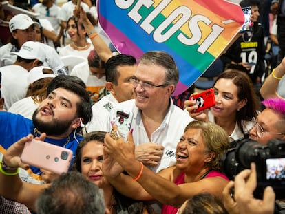 Marcelo Ebrard, aspirante a la presidencia de México por Morena, durante un evento con jóvenes en Puerto Vallarta, Jalisco.