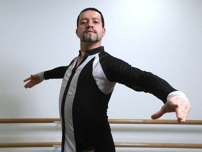  Fabian Rendon, profesor de baile, en la Escuela de Danza Casa de Campo, en Madrid.