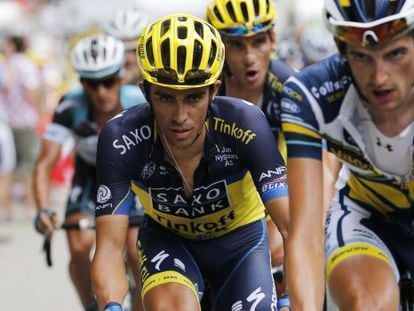 Alberto Contador escalando el Alpe D&#039;Huez. 