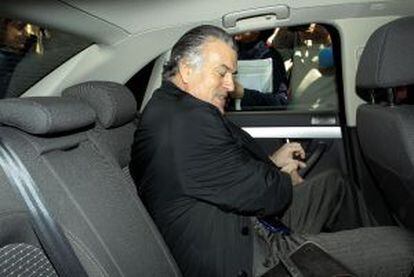 Luis Bárcenas sale del Tribunal Superior de Madrid tras declarar como imputado por el caso Gürtel.