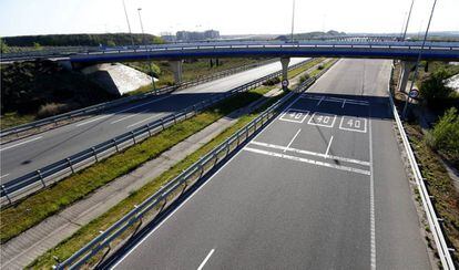 Imágen de una autopista radial madrileña.