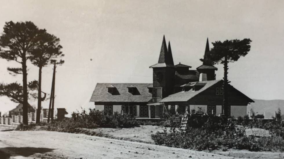 La casa Tres Torres, en una foto tomada nada más construirse, en 1945, cuando estaba despoblado y sin casi vegetación.