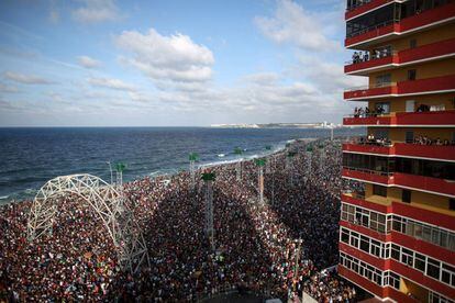 Miles de personas llenaron el malecón de La Habana para participar en la 'rave' de Major Lazer.