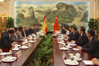 Delegación parlamentaria española reunida con el presidente chino en Pekín.