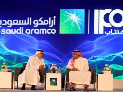 Amin H. Nasser, presidente y CEO de Aramco, y Yasser al-Rumayyan, presidente, el pasado día 3 en Dhahran (Arabia Saudí).