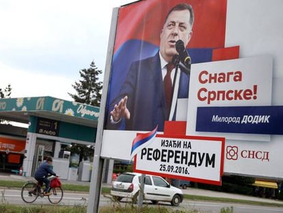 Carteles de Milorad Dodik llamando a los serbios al refer&eacute;ndum 