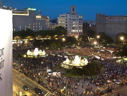 Acampada del movimiento 15M en la Plaza Catalu&ntilde;a de Barcelona. (Archivo).