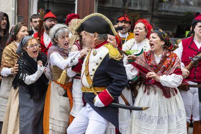 En 1809 los vigueses se alzaron en armas contra las tropas invasoras napoleónicas. En recuerdo de esta gesta, cada año se celebra la fiesta de la Reconquista en el casco histórico de la ciudad. Millares de voluntarios, sobre todo mujeres, representan la lucha por la liberación de Vigo.
