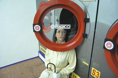 "Miss Beige está aquí para tocar las narices y denunciar”, explica Ana Esmith.
