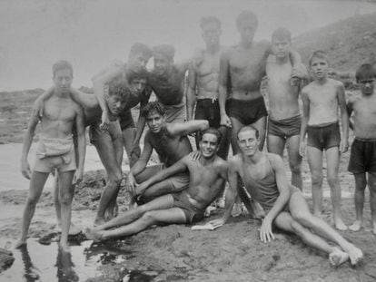 Grupo de jóvenes en Punta Hidalgo