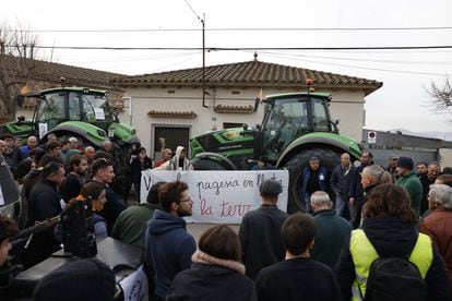 Protesta de los agricultores antes de la marcha en Granollers (Barcelona), este martes.