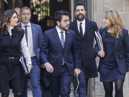 El presidente de la Generalitat, Pere Aragonès, con consejeros del Govern, acude a la reunión extraordinaria para aprobar el proyecto de ley de Presupuestos 2023.