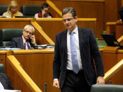 El l&iacute;der del PP vasco, Antonio Basagoti, durante el debate de los presupuestos regionales.