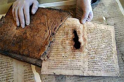 Textos hebros recuperados por el Archivo Histórico de Granada.