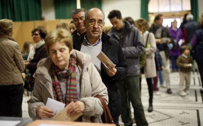 Votantes en colegio de Madrid en las pasadas elecciones del 20 de diciembre.